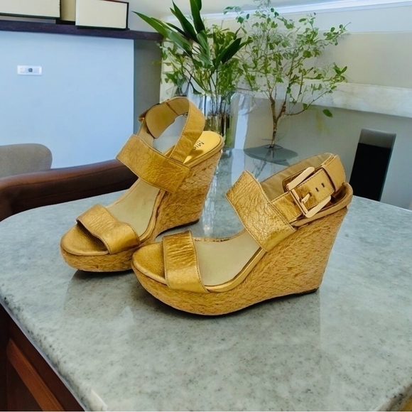 MICHAEL KORS Gold Posey Wedge Sandals Espadrille Platform Leather Pale Sandals - Picture 3 of 11
